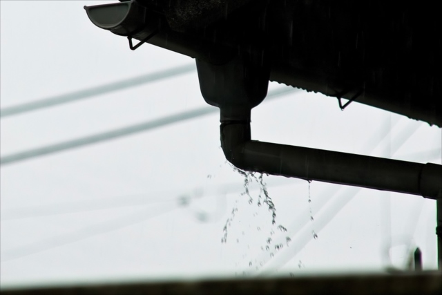 雨樋の修理・交換はお早めに！～雨樋の役割～